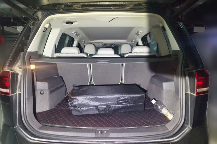 Used Volkswagen Touran  Trunk