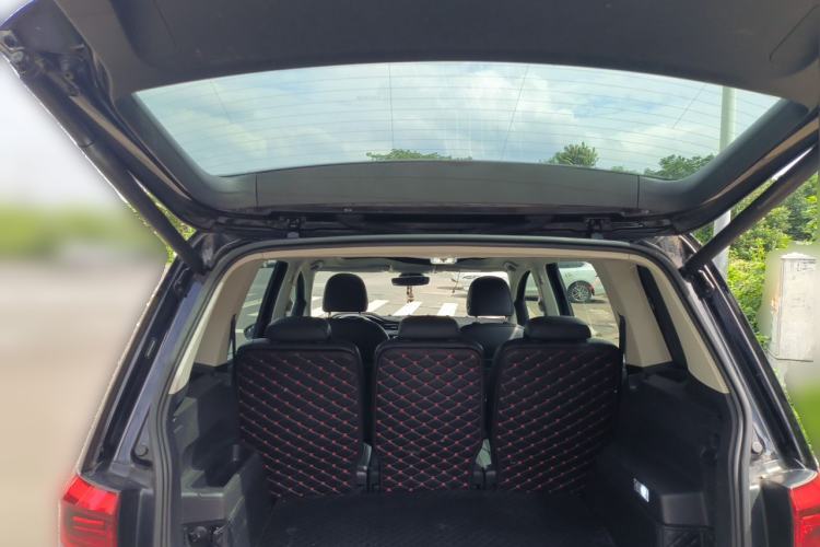 Used Volkswagen Touran 2016 Volkswagen Touran L 330TSI DSG Luxury Edition Trunk
