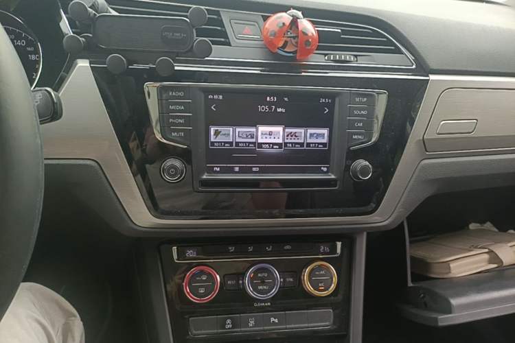 Used Volkswagen Touran 2016 Volkswagen Touran L 280TSI DSG Comfort Edition Audio And AC Panel