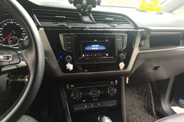Used Volkswagen Touran 2016 Volkswagen Touran L 280TSI DSG Comfort Edition Audio And AC Panel