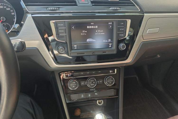 Used Volkswagen Touran 2016 Volkswagen Touran L 280TSI DSG Comfort Edition Audio And AC Panel