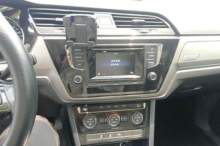 Used Volkswagen Touran 2016 Volkswagen Touran L 280TSI DSG Comfort Edition Audio And AC Panel
