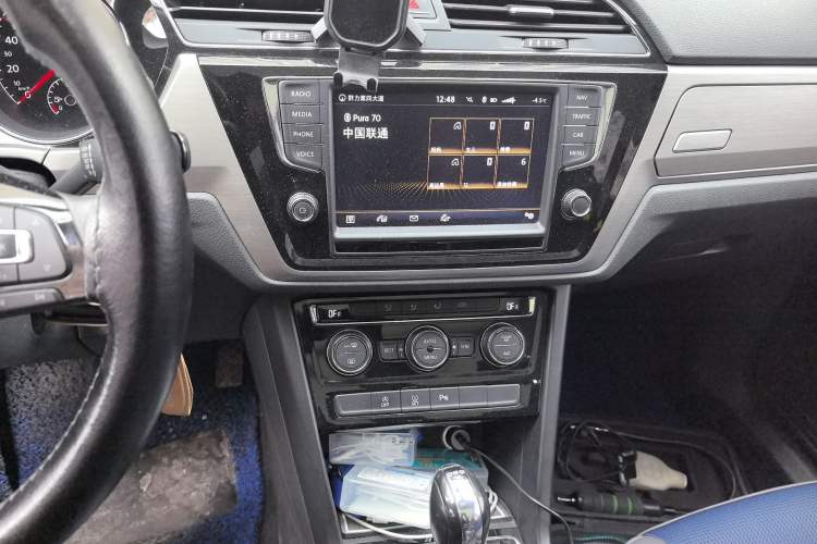 Used Volkswagen Touran 2016 Volkswagen Touran L 280TSI DSG Comfort Edition Audio And AC Panel