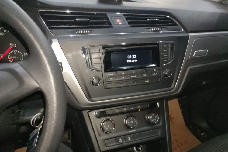 Used Volkswagen Touran 2016 Volkswagen Touran L 280TSI Manual Trend Edition Audio And AC Panel