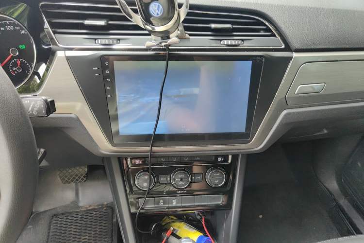 Used Volkswagen Touran 2016 Volkswagen Touran L 280TSI DSG Comfort Edition Audio And AC Panel