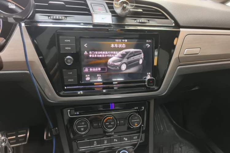 Used Volkswagen Touran 2016 Volkswagen Touran L 280TSI DSG Comfort Edition Audio And AC Panel