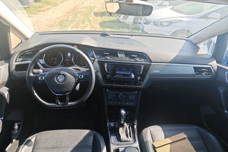 Used Volkswagen Touran 2016 Volkswagen Touran L 330TSI DSG Luxury Edition Center Console
