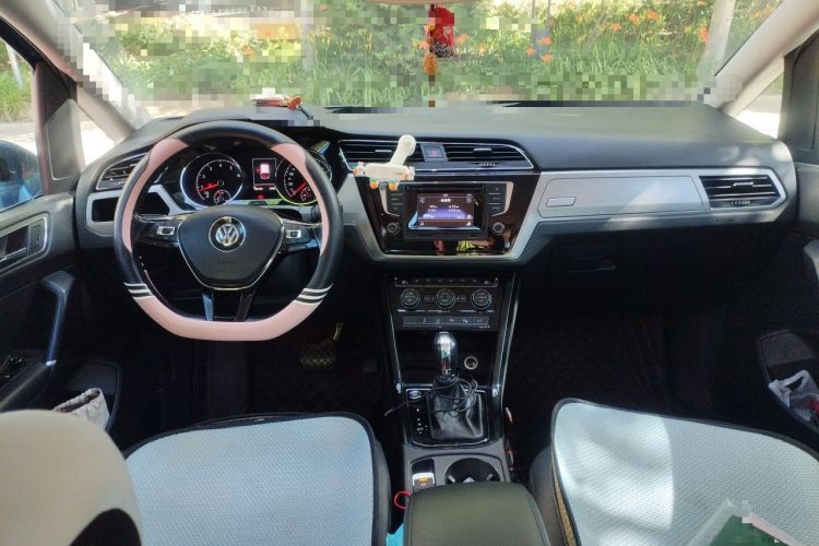 Used Volkswagen Touran 2016 Volkswagen Touran L 330TSI DSG Luxury Edition Center Console