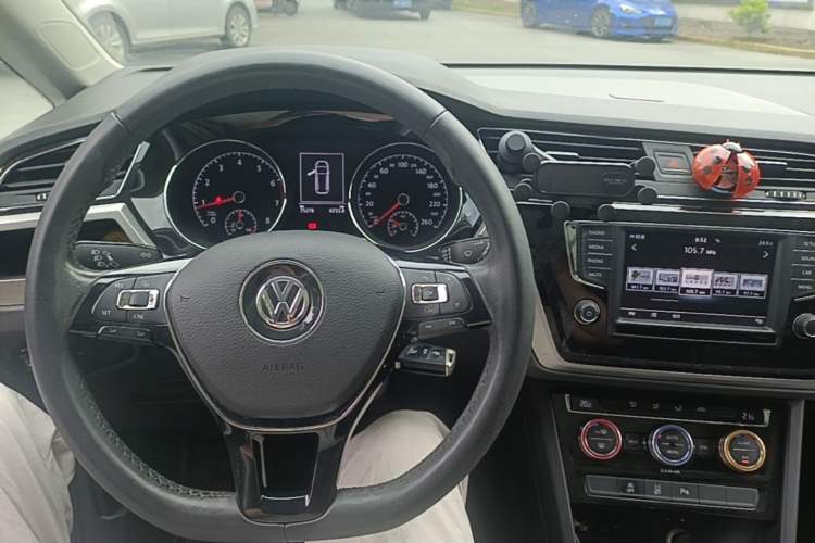 Used Volkswagen Touran 2016 Volkswagen Touran L 280TSI DSG Comfort Edition Center Console