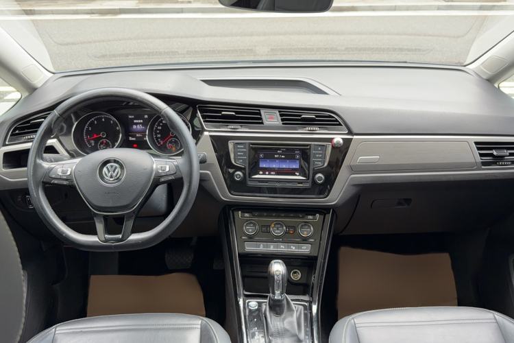 Used Volkswagen Touran 2016 Volkswagen Touran L 280TSI DSG Luxury Edition Center Console
