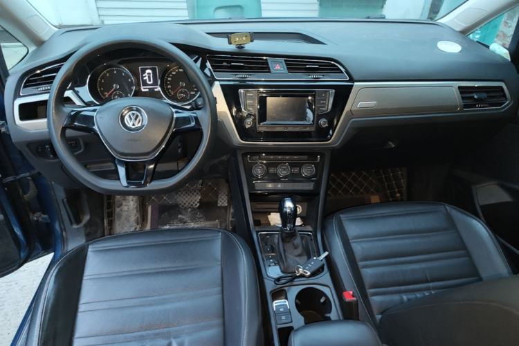 Used Volkswagen Touran 2016 Volkswagen Touran L 280TSI DSG Comfort Edition Center Console