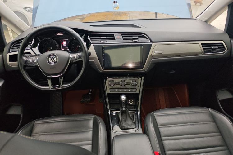 Used Volkswagen Touran 2016 Volkswagen Touran L 280TSI DSG Luxury Edition Center Console