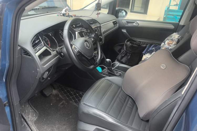 Used Volkswagen Touran 2016 Volkswagen Touran L 280TSI DSG Comfort Edition Driver Seat