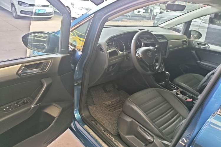Used Volkswagen Touran 2016 Volkswagen Touran L 280TSI DSG Comfort Edition Driver Seat