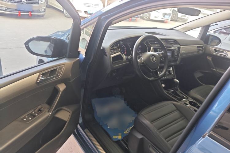 Used Volkswagen Touran 2016 Volkswagen Touran L 280TSI DSG Comfort Edition Driver Seat