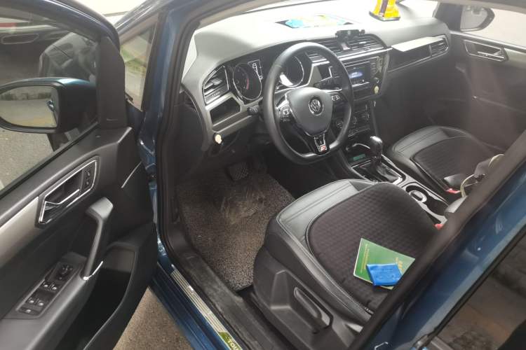 Used Volkswagen Touran 2016 Volkswagen Touran L 280TSI DSG Comfort Edition Driver Seat