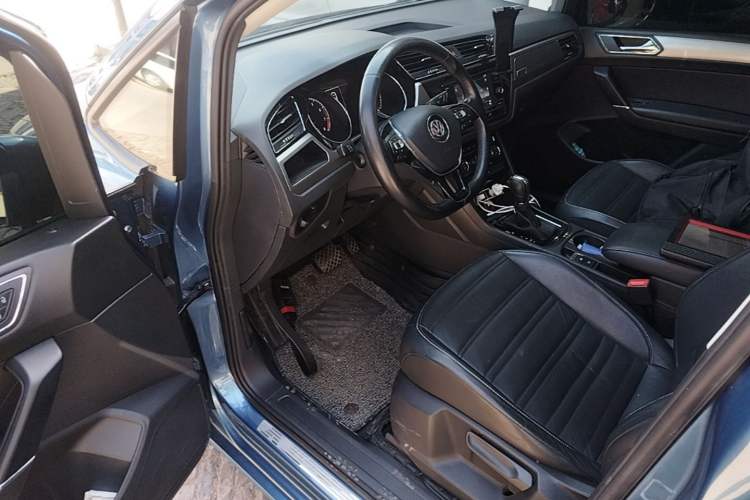 Used Volkswagen Touran 2016 Volkswagen Touran L 280TSI DSG Comfort Edition Driver Seat