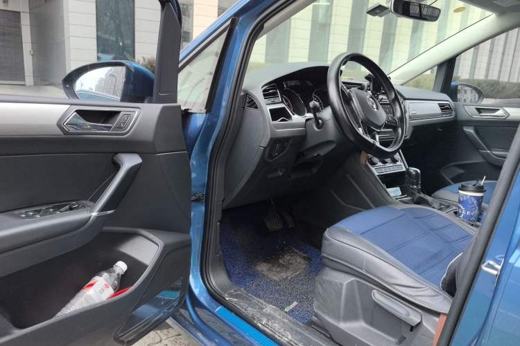 Used Volkswagen Touran 2016 Volkswagen Touran L 280TSI DSG Comfort Edition Driver Seat