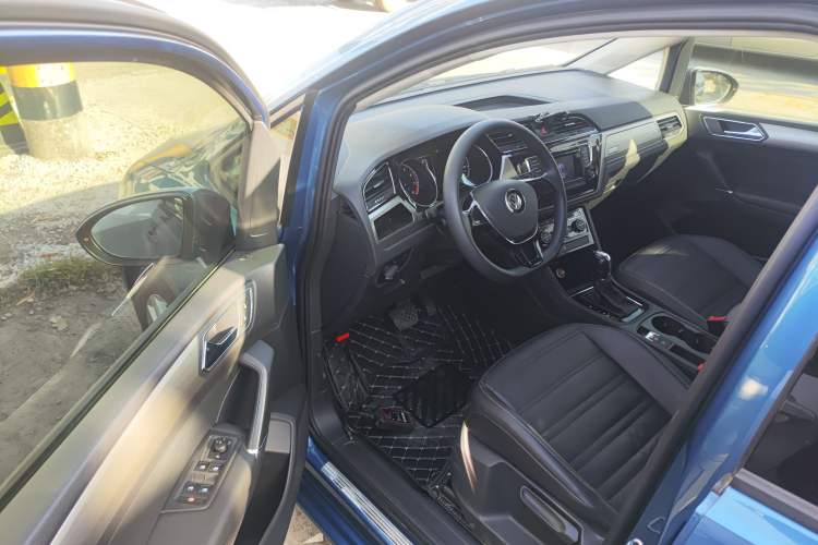 Used Volkswagen Touran 2016 Volkswagen Touran L 280TSI DSG Comfort Edition Driver Seat