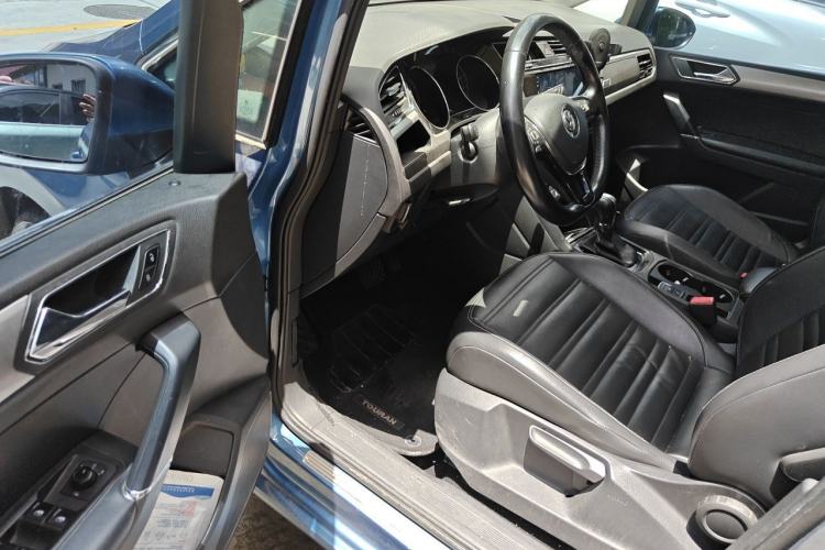 Used Volkswagen Touran 2016 Volkswagen Touran L 280TSI DSG Comfort Edition Driver Seat