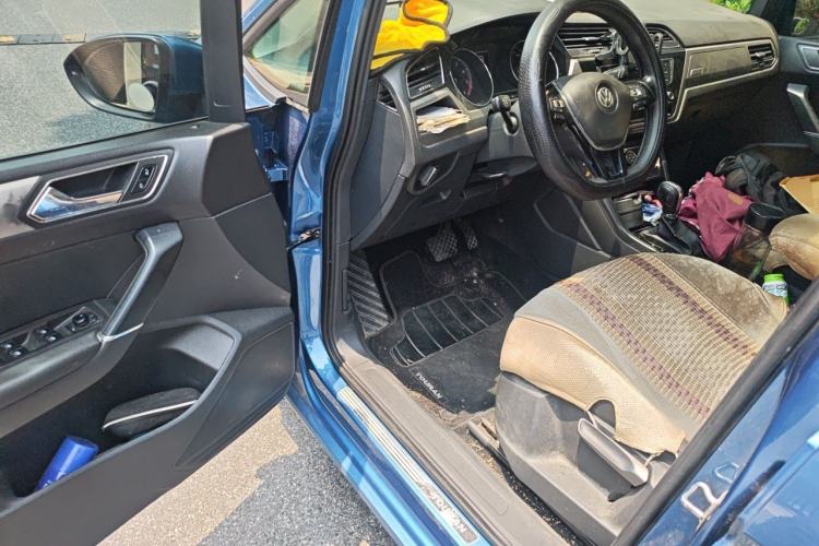 Used Volkswagen Touran 2016 Volkswagen Touran L 280TSI DSG Comfort Edition Driver Seat