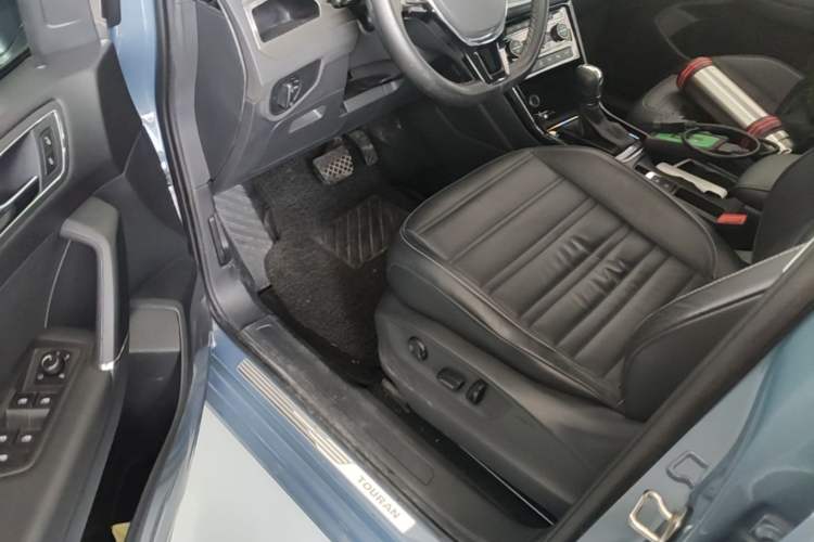 Used Volkswagen Touran 2016 Volkswagen Touran L 330TSI DSG Luxury Edition Driver Seat