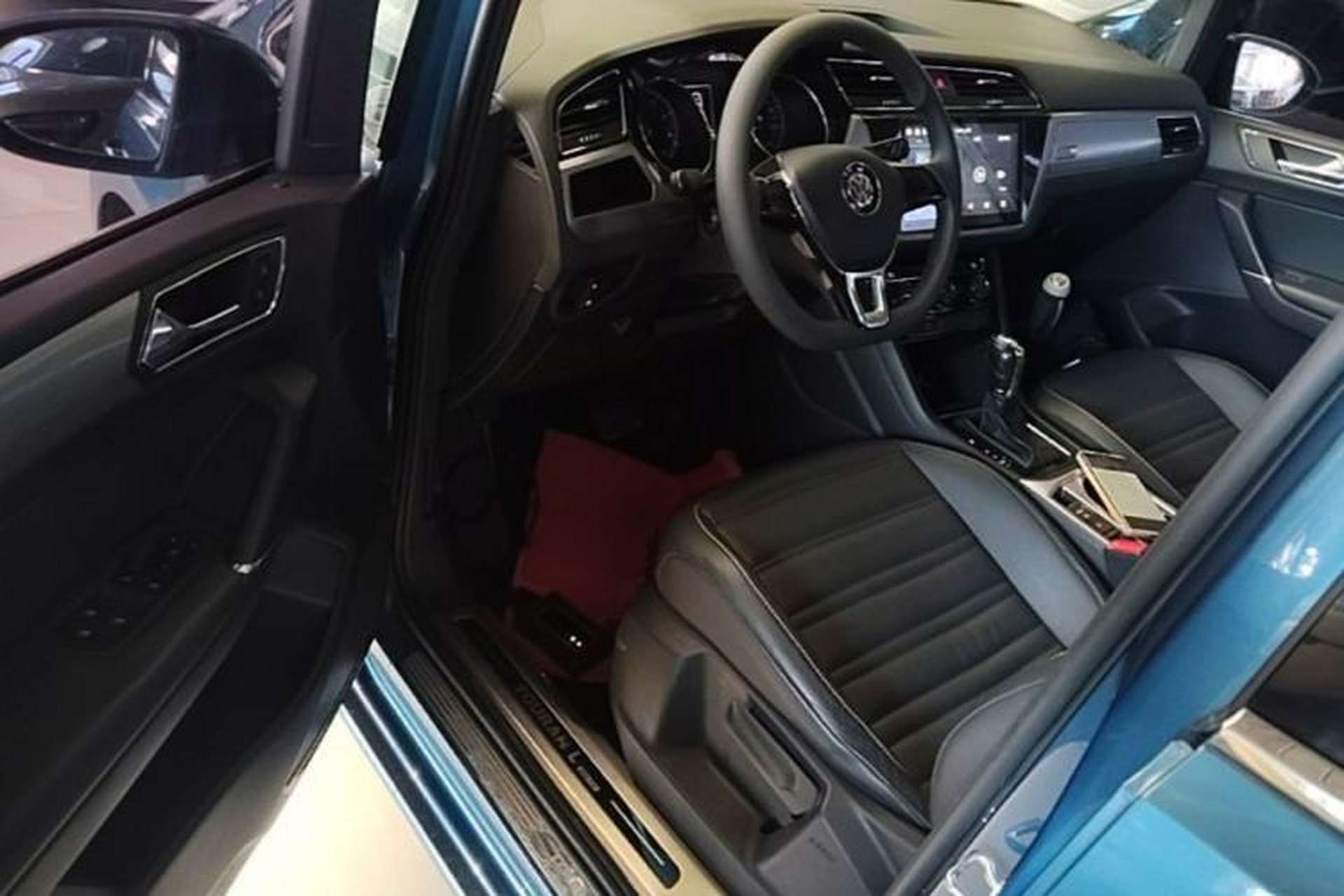 Used Volkswagen Touran 2016 Volkswagen Touran L 280TSI DSG Comfort Edition Driver Seat