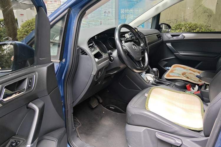 Used Volkswagen Touran 2016 Volkswagen Touran L 280TSI DSG Comfort Edition Driver Seat