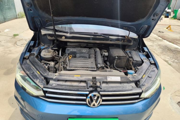 Used Volkswagen Touran 2016 Volkswagen Touran L 280TSI DSG Comfort Edition Engine Bay