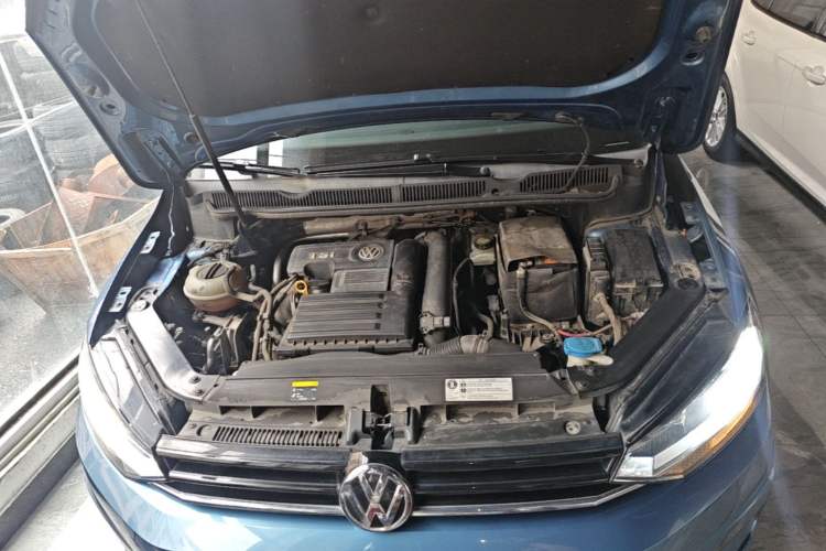 Used Volkswagen Touran 2016 Volkswagen Touran L 280TSI DSG Comfort Edition Engine Bay