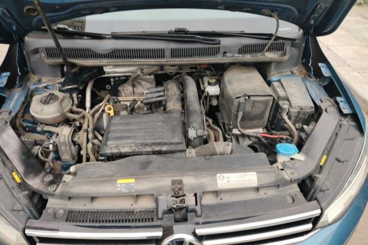 Used Volkswagen Touran 2016 Volkswagen Touran L 280TSI DSG Comfort Edition Engine Bay