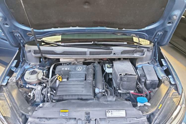 Used Volkswagen Touran 2016 Volkswagen Touran L 280TSI DSG Comfort Edition Engine Bay