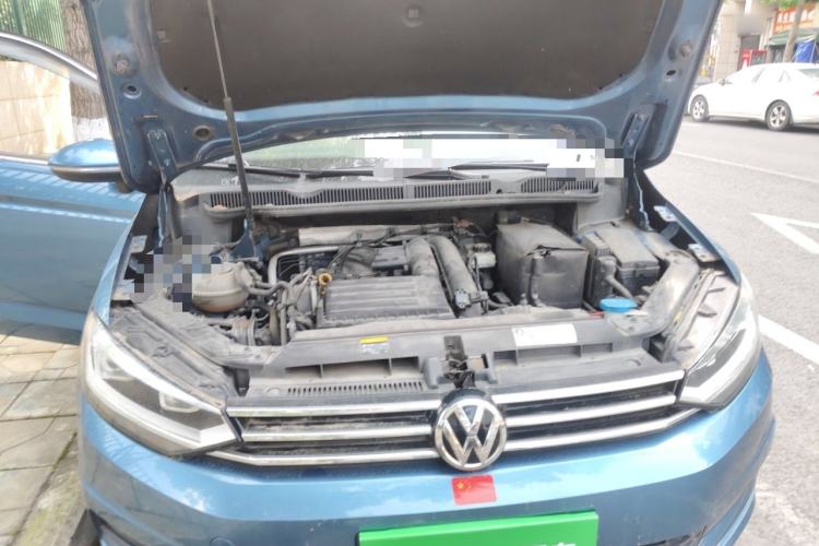 Used Volkswagen Touran 2016 Volkswagen Touran L 280TSI DSG Comfort Edition Engine Bay