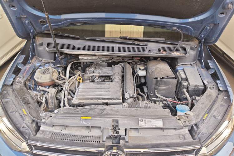 Used Volkswagen Touran 2016 Volkswagen Touran L 280TSI DSG Comfort Edition Engine Bay
