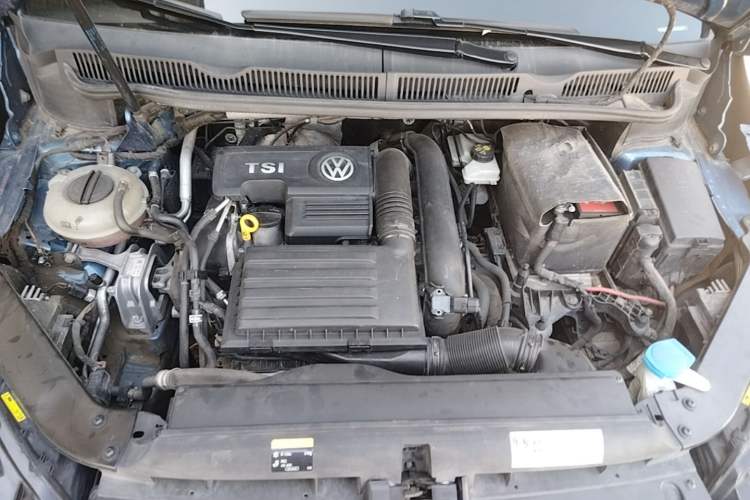 Used Volkswagen Touran 2016 Volkswagen Touran L 280TSI DSG Comfort Edition Engine Bay