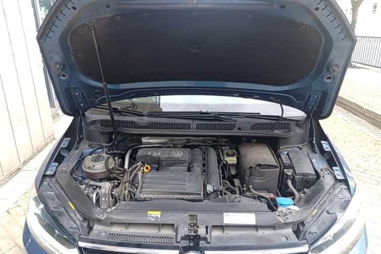 Used Volkswagen Touran 2016 Volkswagen Touran L 280TSI DSG Comfort Edition Engine Bay