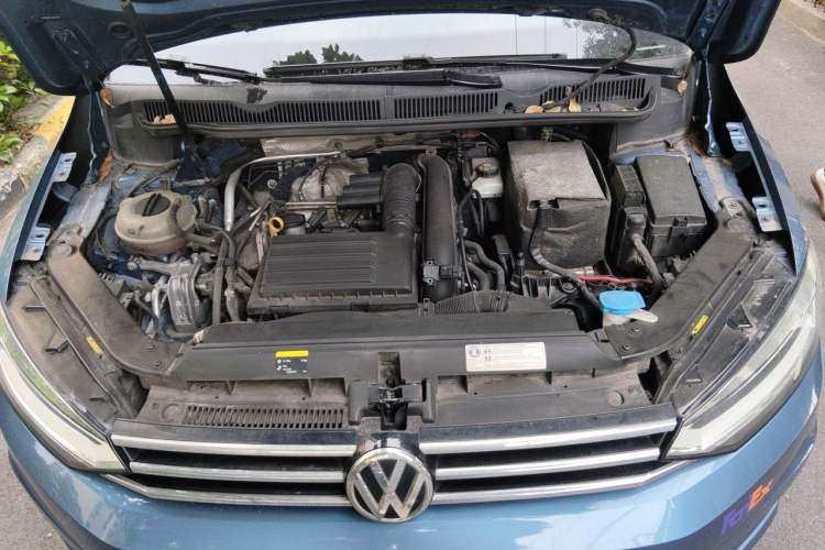 Used Volkswagen Touran 2016 Volkswagen Touran L 280TSI DSG Luxury Edition Engine Bay