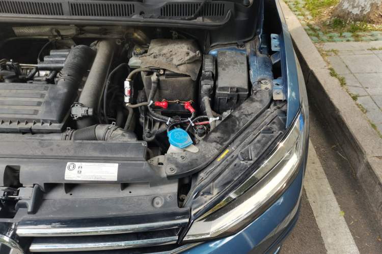 Used Volkswagen Touran 2016 Volkswagen Touran L 280TSI DSG Comfort Edition Engine Bay Left