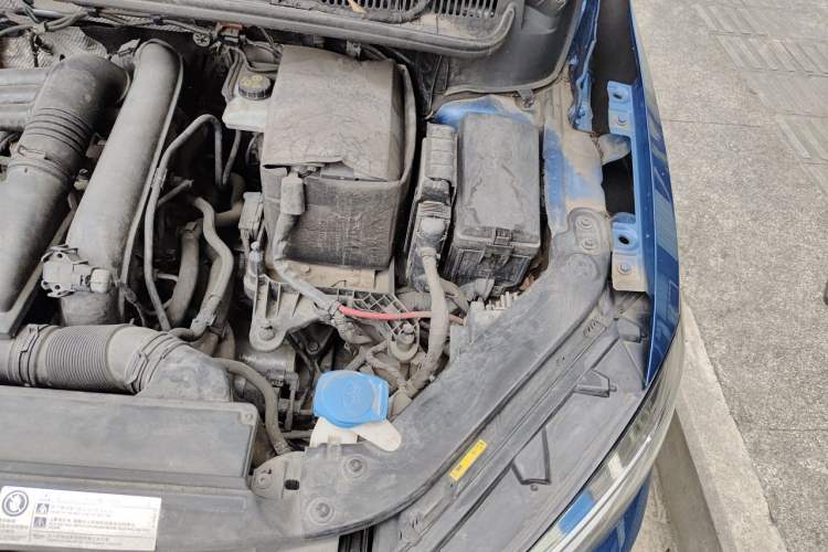 Used Volkswagen Touran 2016 Volkswagen Touran L 280TSI DSG Comfort Edition Engine Bay Left