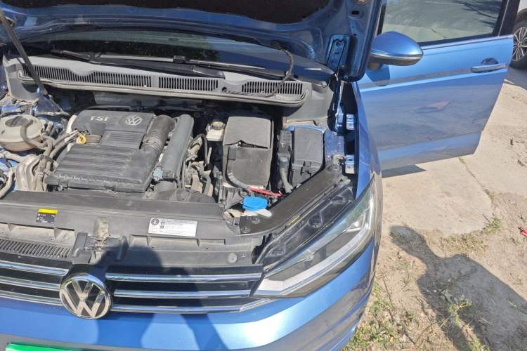 Used Volkswagen Touran 2016 Volkswagen Touran L 280TSI DSG Comfort Edition Engine Bay Left