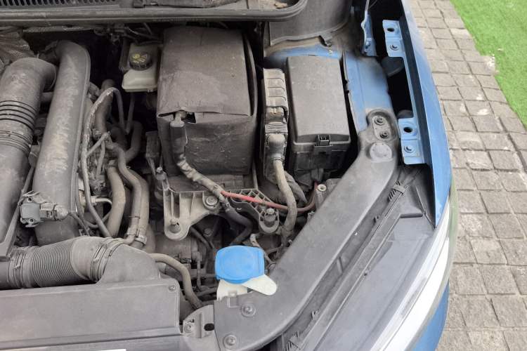 Used Volkswagen Touran 2016 Volkswagen Touran L 280TSI DSG Comfort Edition Engine Bay Left