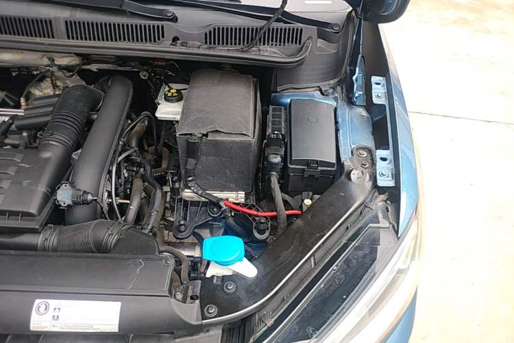 Used Volkswagen Touran 2016 Volkswagen Touran L 280TSI DSG Comfort Edition Engine Bay Left