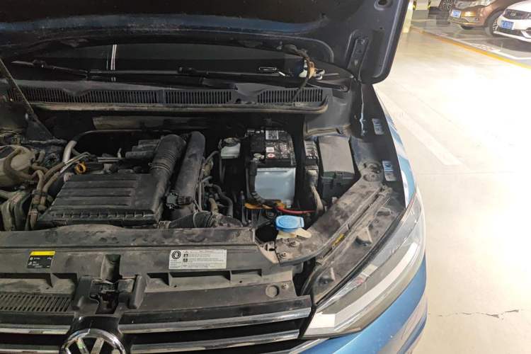 Used Volkswagen Touran 2016 Volkswagen Touran L 280TSI DSG Comfort Edition Engine Bay Left