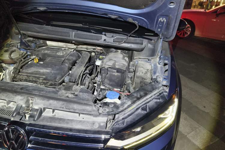 Used Volkswagen Touran 2016 Volkswagen Touran L 280TSI DSG Comfort Edition Engine Bay Left