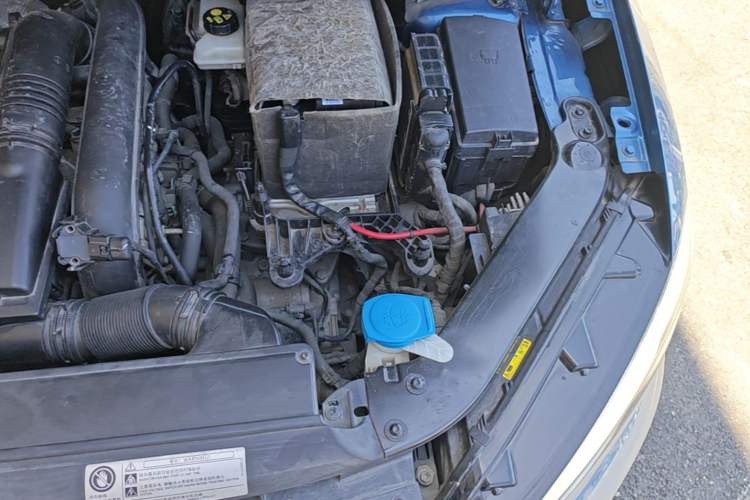 Used Volkswagen Touran 2016 Volkswagen Touran L 280TSI DSG Comfort Edition Engine Bay Left