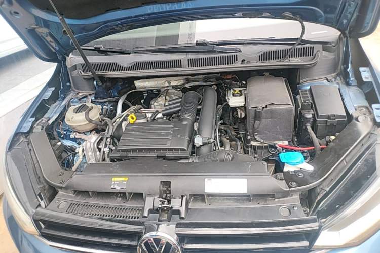 Used Volkswagen Touran 2016 Volkswagen Touran L 280TSI DSG Comfort Edition Engine Bay