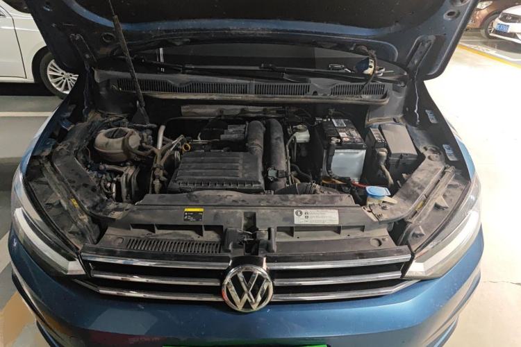 Used Volkswagen Touran 2016 Volkswagen Touran L 280TSI DSG Comfort Edition Engine Bay