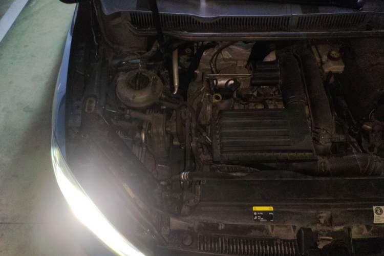 Used Volkswagen Touran 2016 Volkswagen Touran L 280TSI DSG Comfort Edition Engine Bay Right