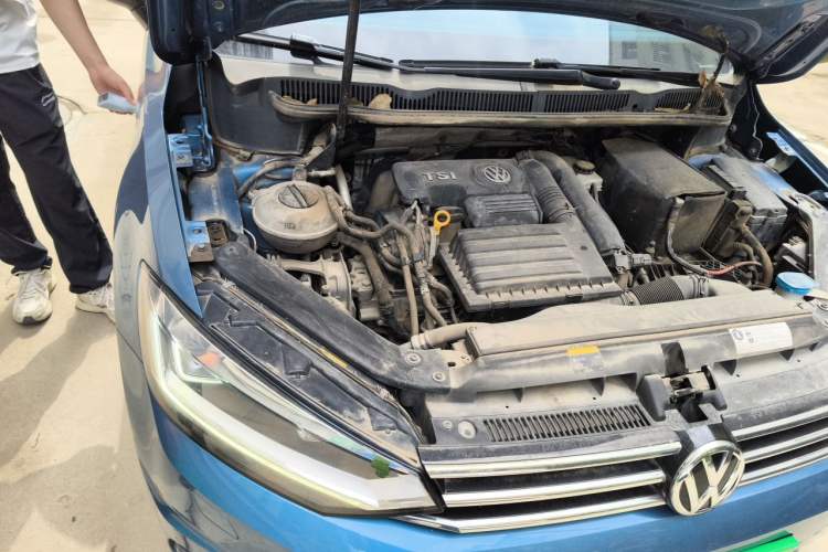 Used Volkswagen Touran 2016 Volkswagen Touran L 280TSI DSG Comfort Edition Engine Bay Right