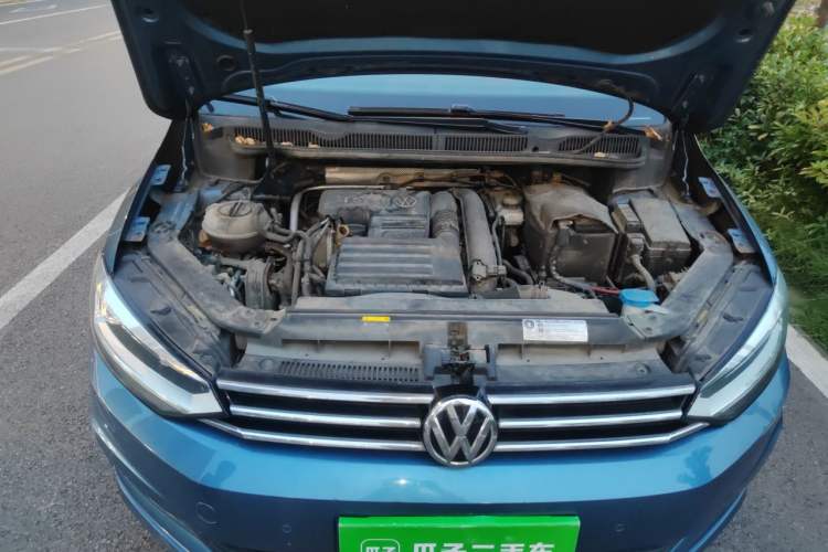 Used Volkswagen Touran 2016 Volkswagen Touran L 280TSI DSG Comfort Edition Engine Bay Right